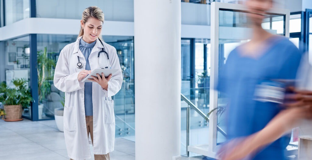 ¿Cómo implantar un software para hospitales?